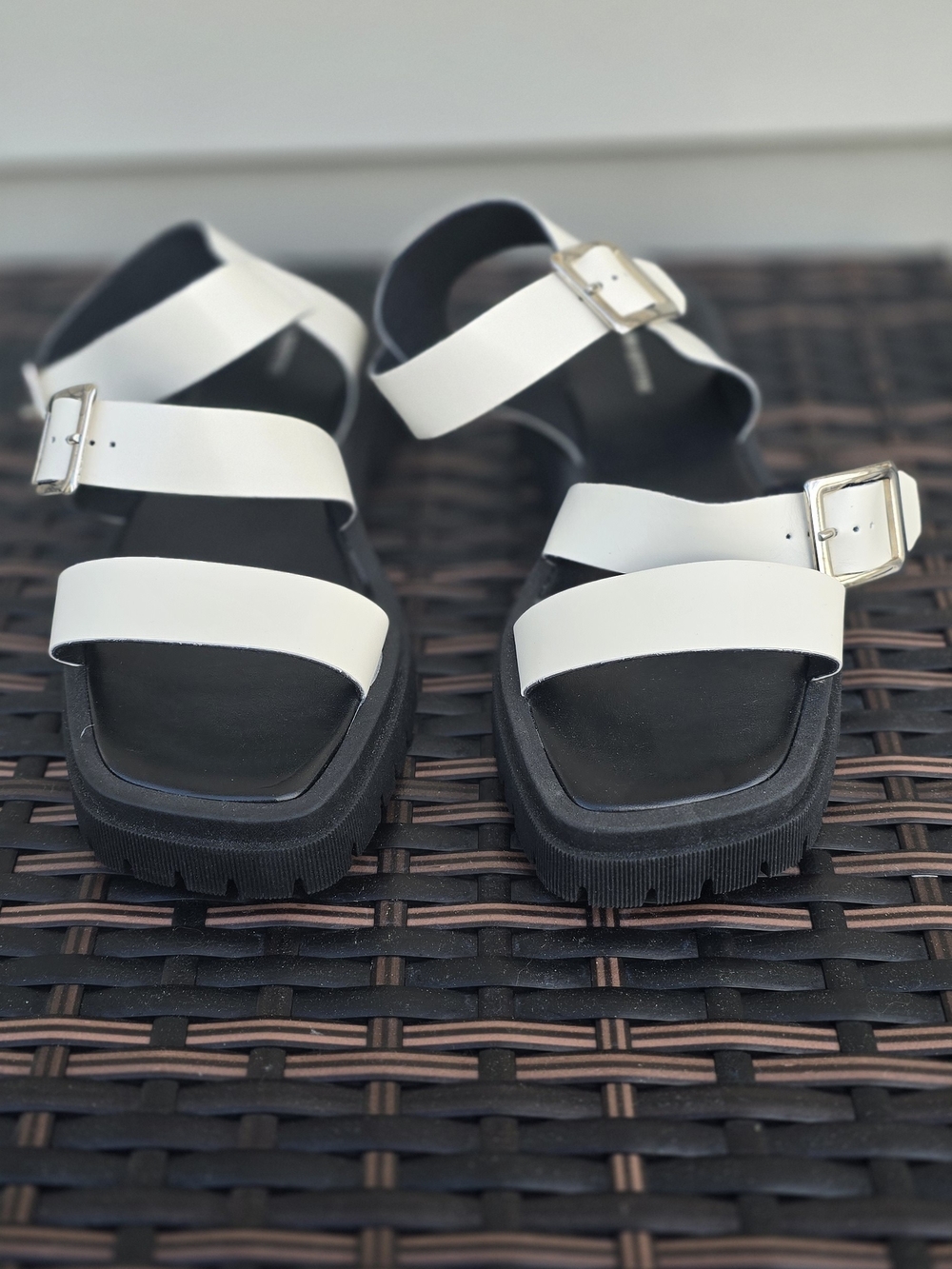Urban Outfitters Chunky Lug Sole Buckle Sandals White Black Size 9